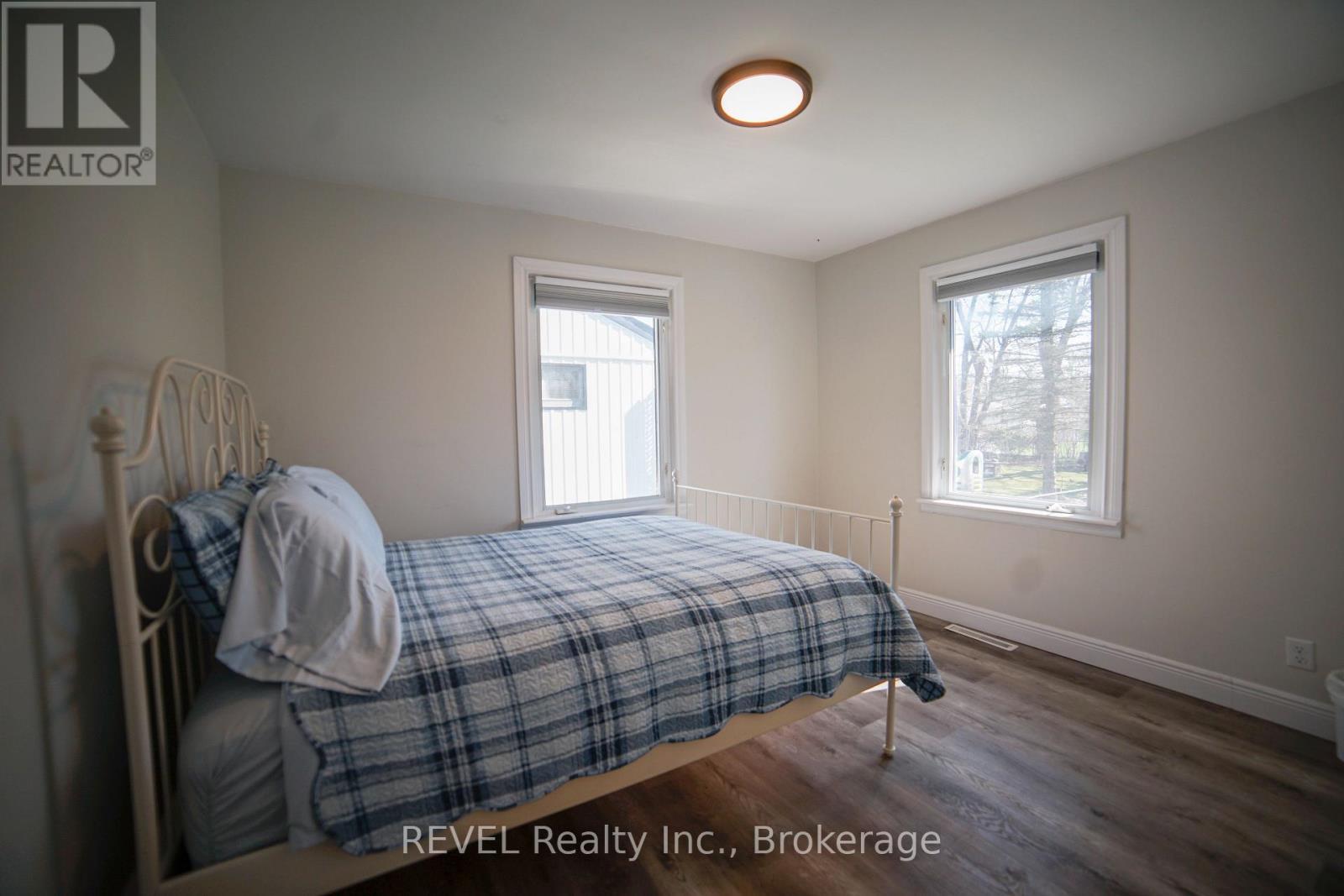 8685 Roosevelt Street, Niagara Falls (Chippawa), ON - Indoor Photo Showing Bedroom