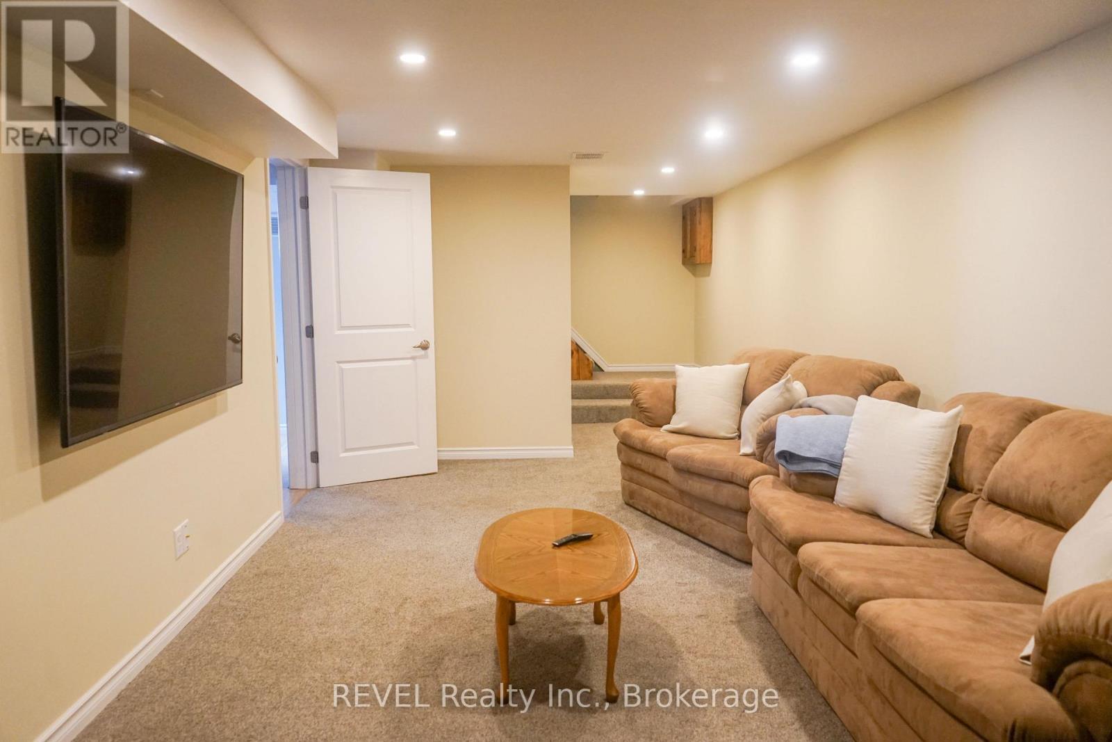 8685 Roosevelt Street, Niagara Falls (Chippawa), ON - Indoor Photo Showing Other Room