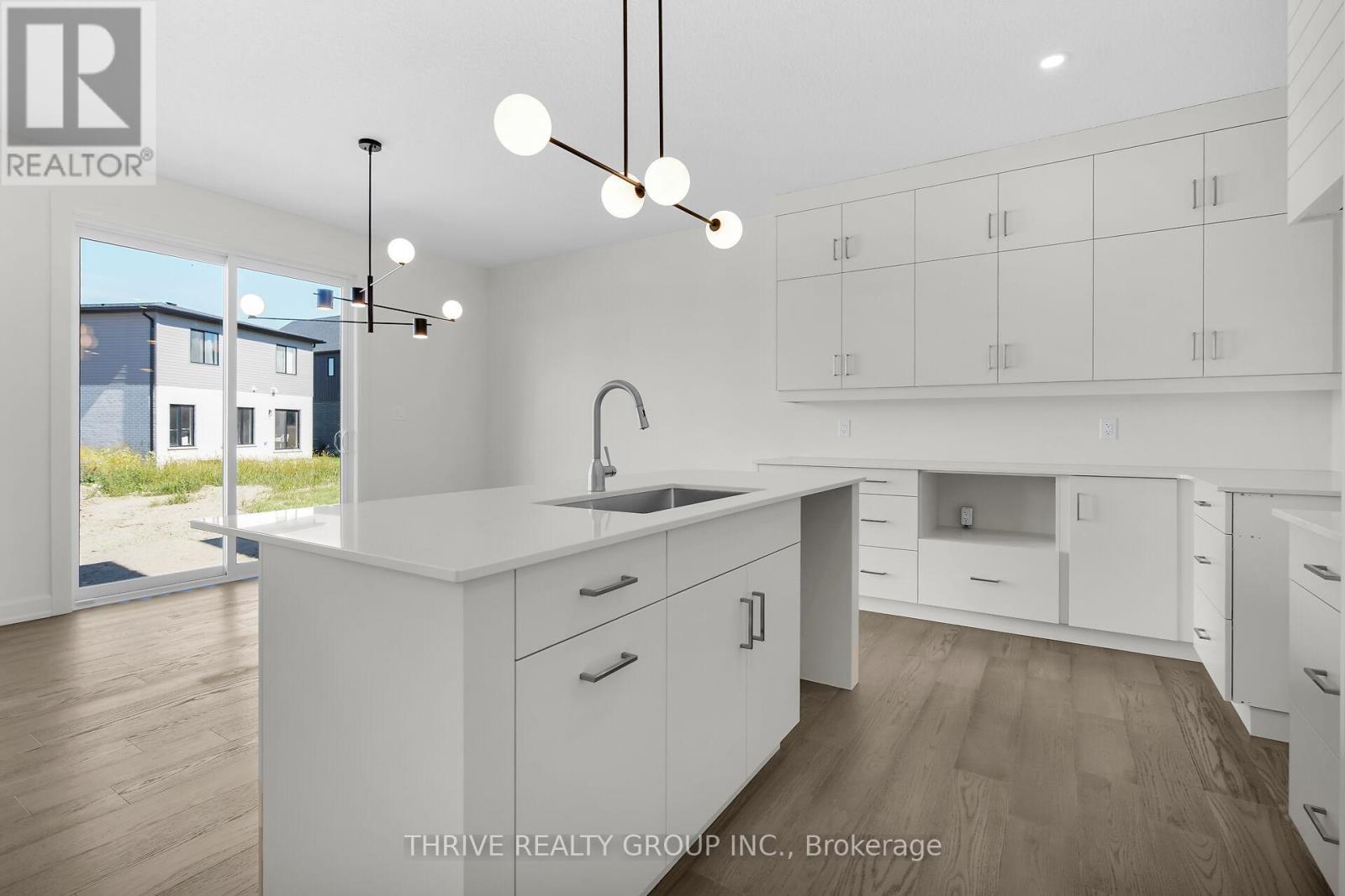3843 Petalpath Way, London South (South V), ON - Indoor Photo Showing Kitchen
