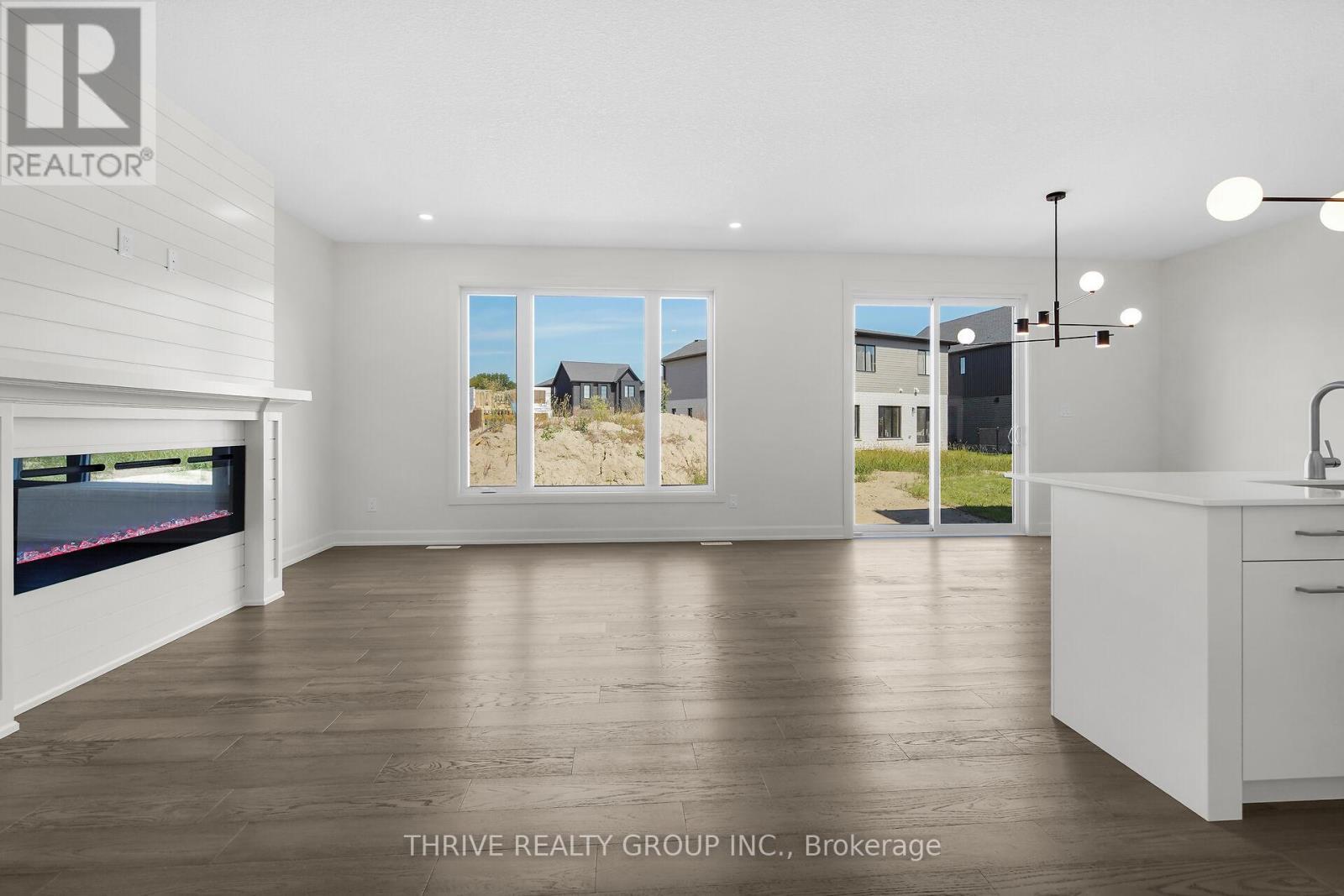 3843 Petalpath Way, London South (South V), ON - Indoor Photo Showing Other Room With Fireplace