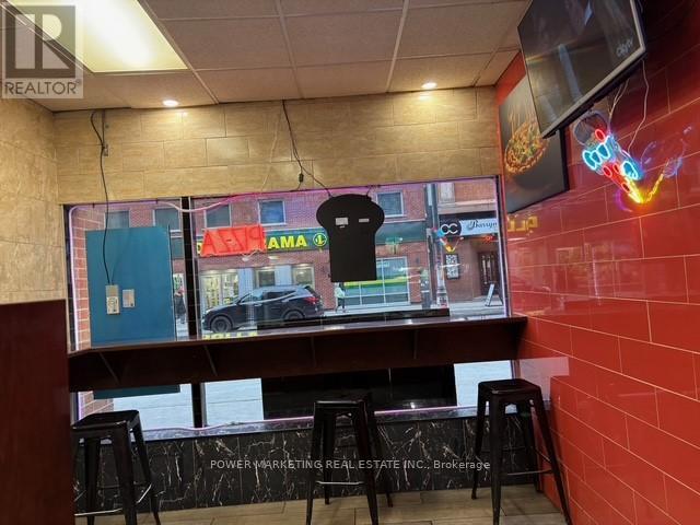 320 Bank Street, Ottawa, ON