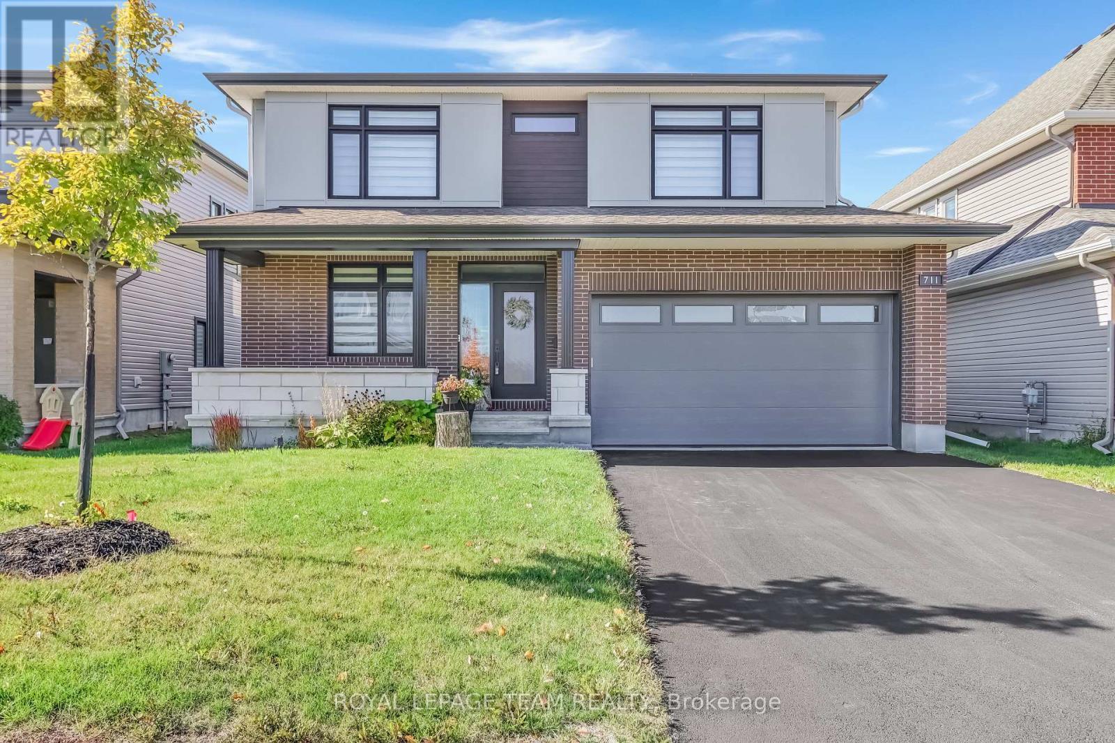 711 Moonflower Crescent, Ottawa, ON - Outdoor With Facade