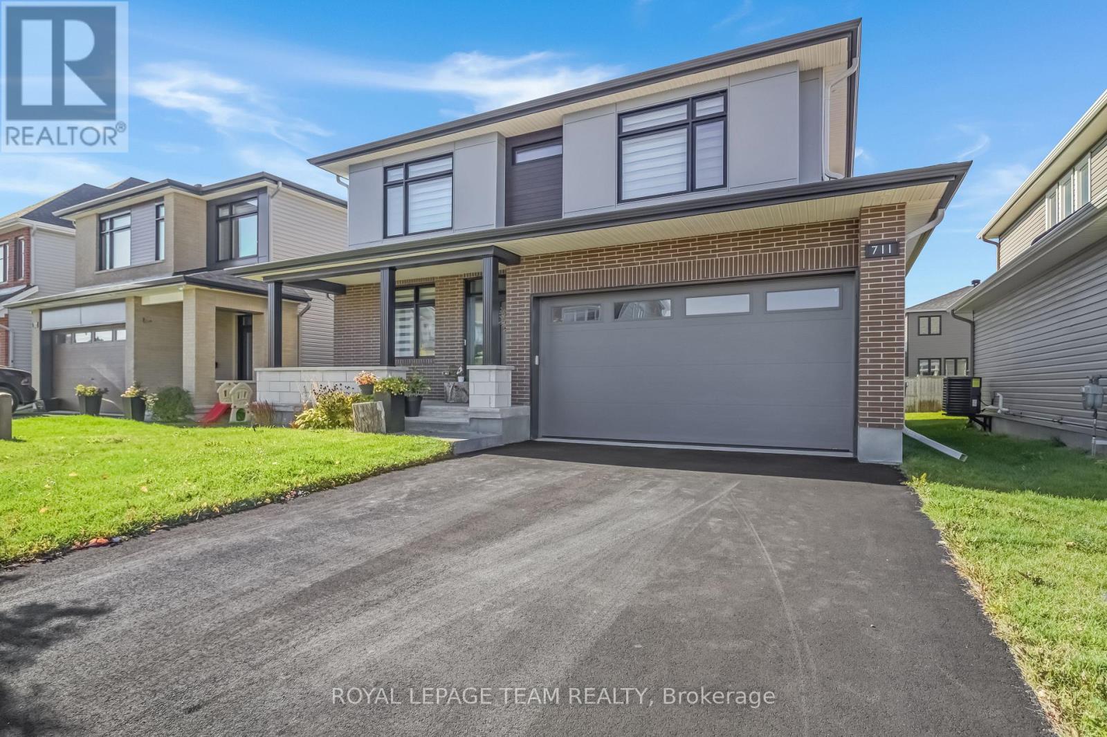 711 Moonflower Crescent, Ottawa, ON - Outdoor With Facade