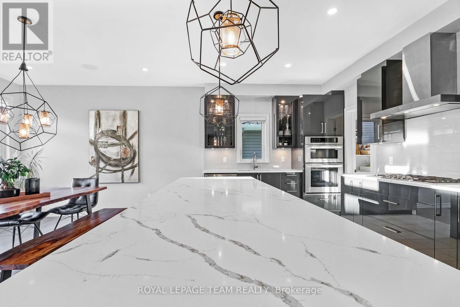 711 Moonflower Crescent, Ottawa, ON - Indoor Photo Showing Kitchen