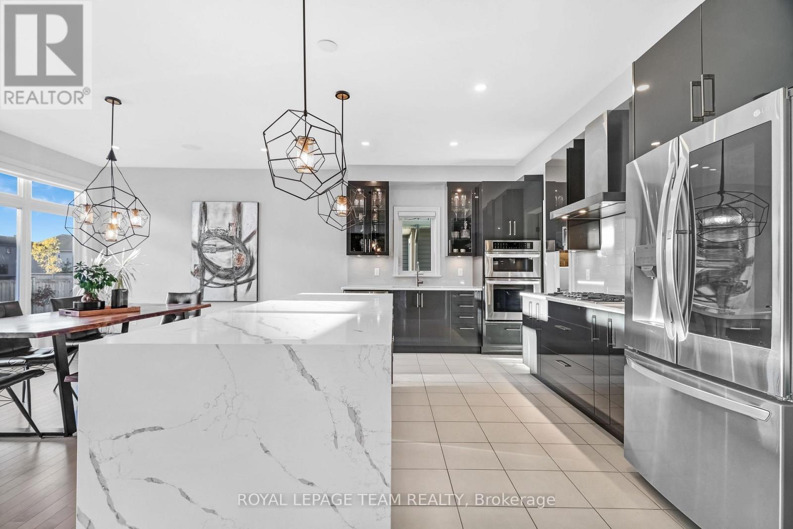 711 Moonflower Crescent, Ottawa, ON - Indoor Photo Showing Kitchen With Stainless Steel Kitchen With Upgraded Kitchen