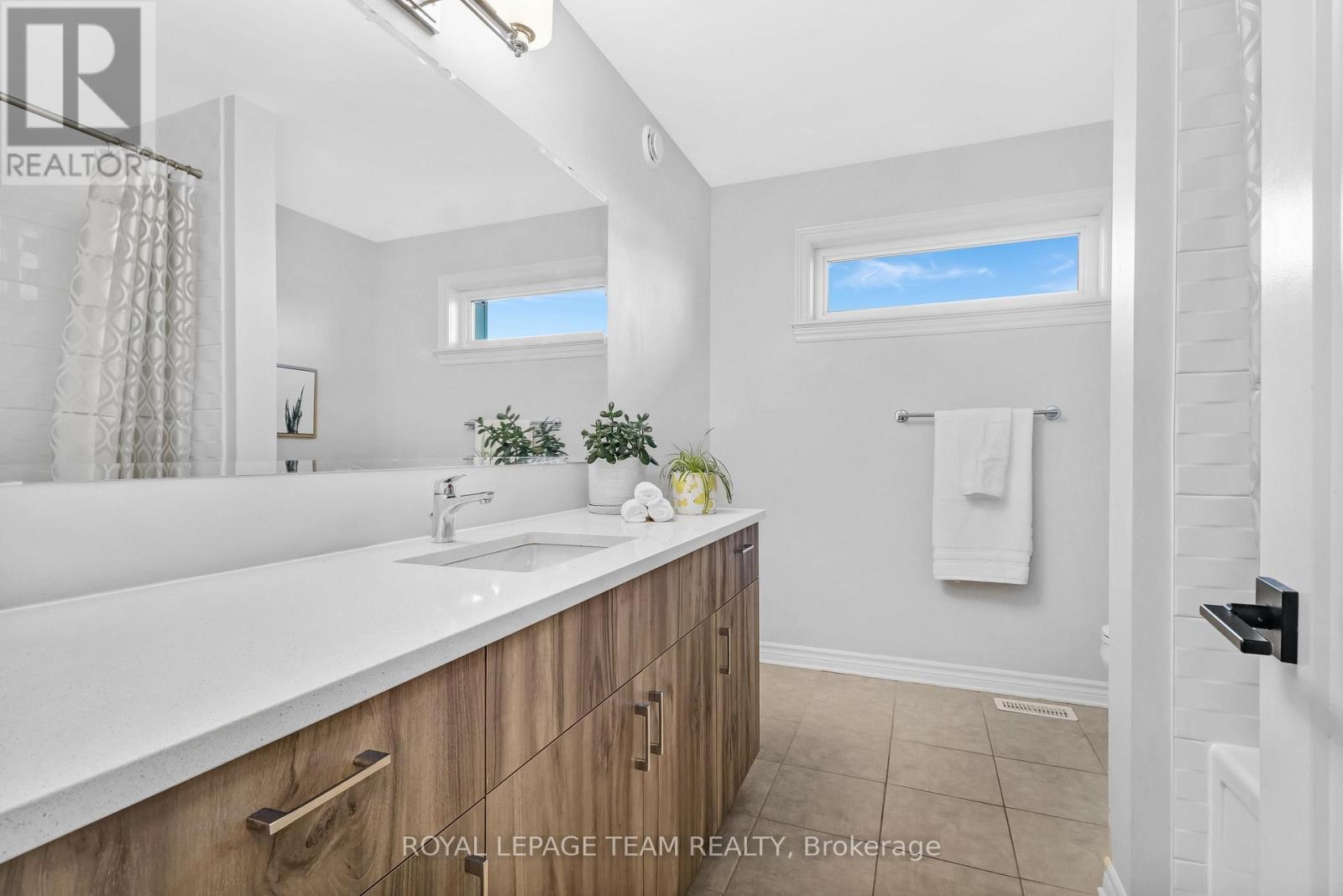 711 Moonflower Crescent, Ottawa, ON - Indoor Photo Showing Bathroom
