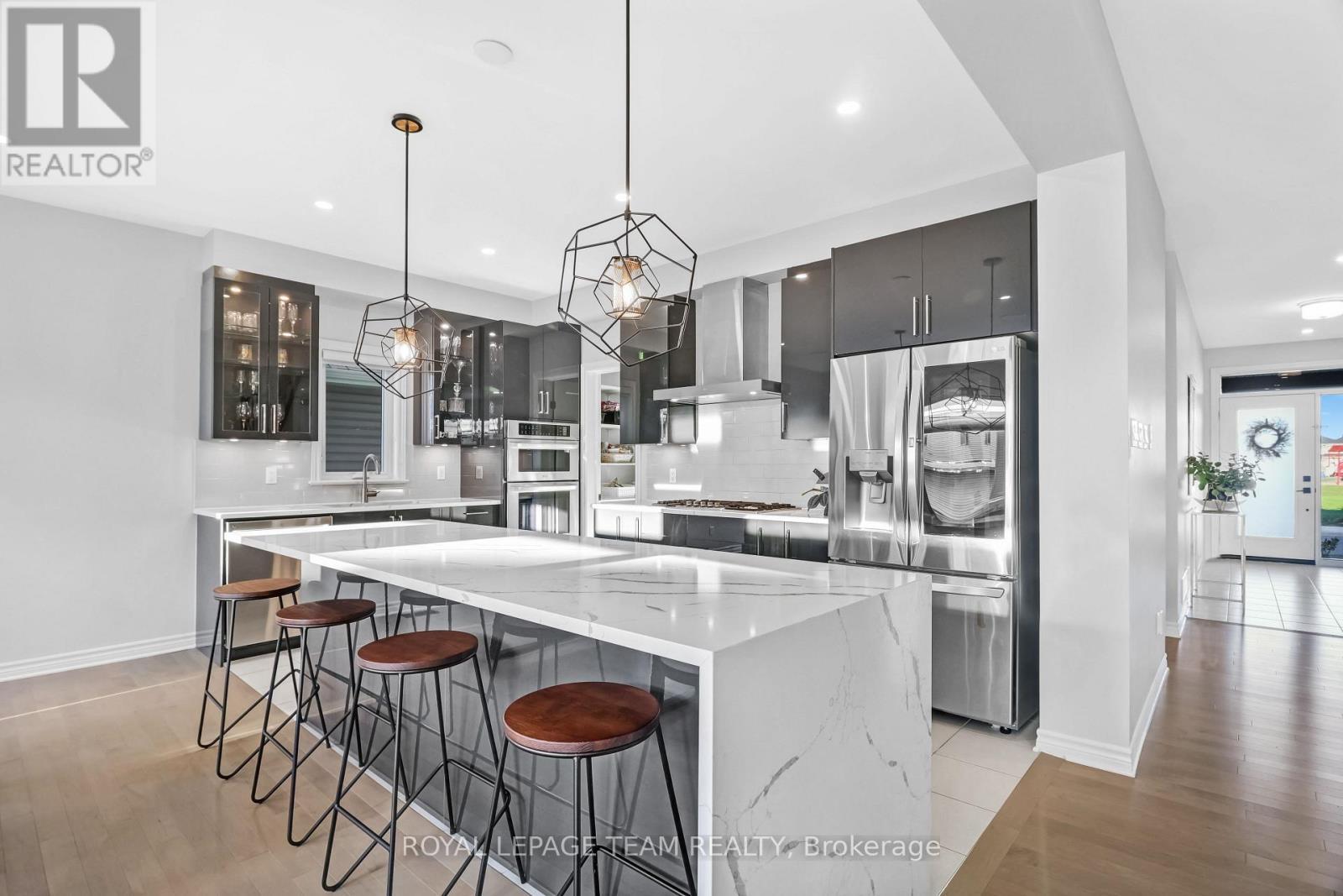 711 Moonflower Crescent, Ottawa, ON - Indoor Photo Showing Kitchen With Stainless Steel Kitchen With Upgraded Kitchen