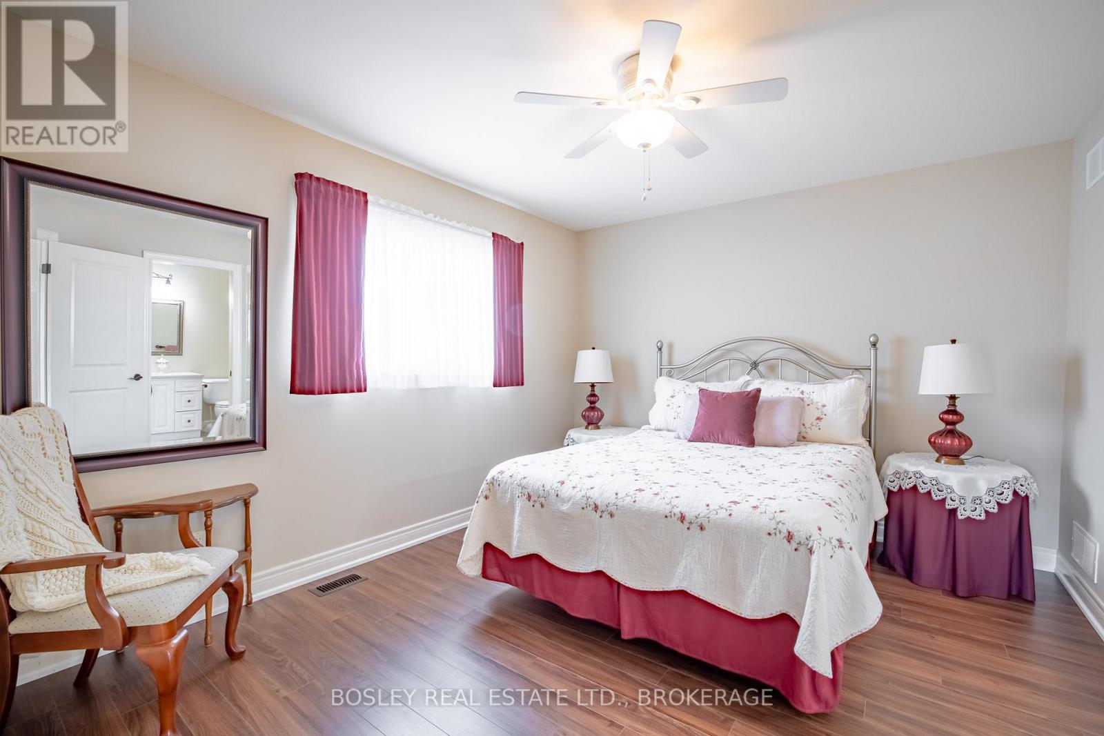 16 - 409 Niagara Street, St. Catharines (Carlton/Bunting), ON - Indoor Photo Showing Bedroom