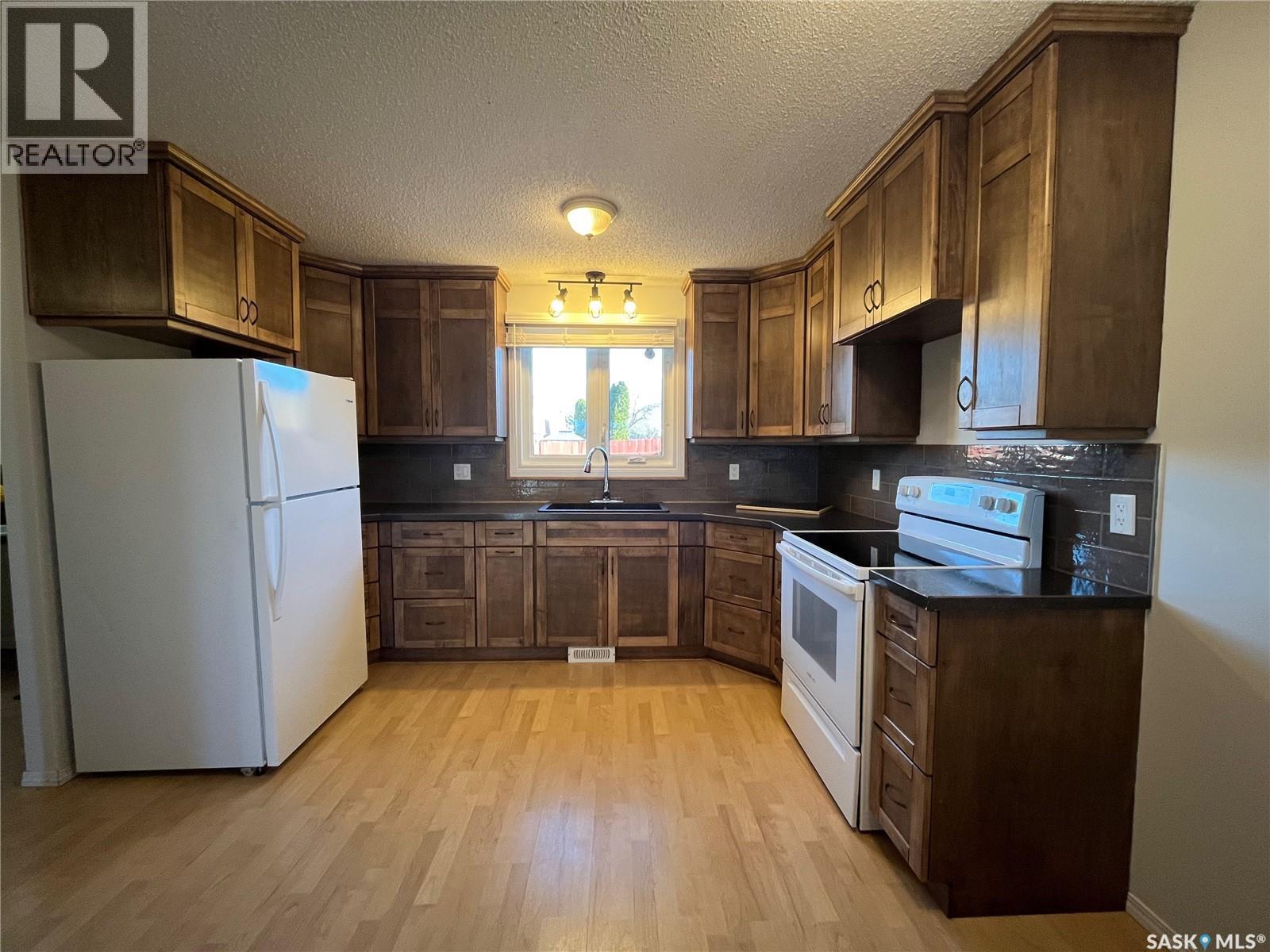 185 5Th Avenue S, Yorkton, SK - Indoor Photo Showing Kitchen