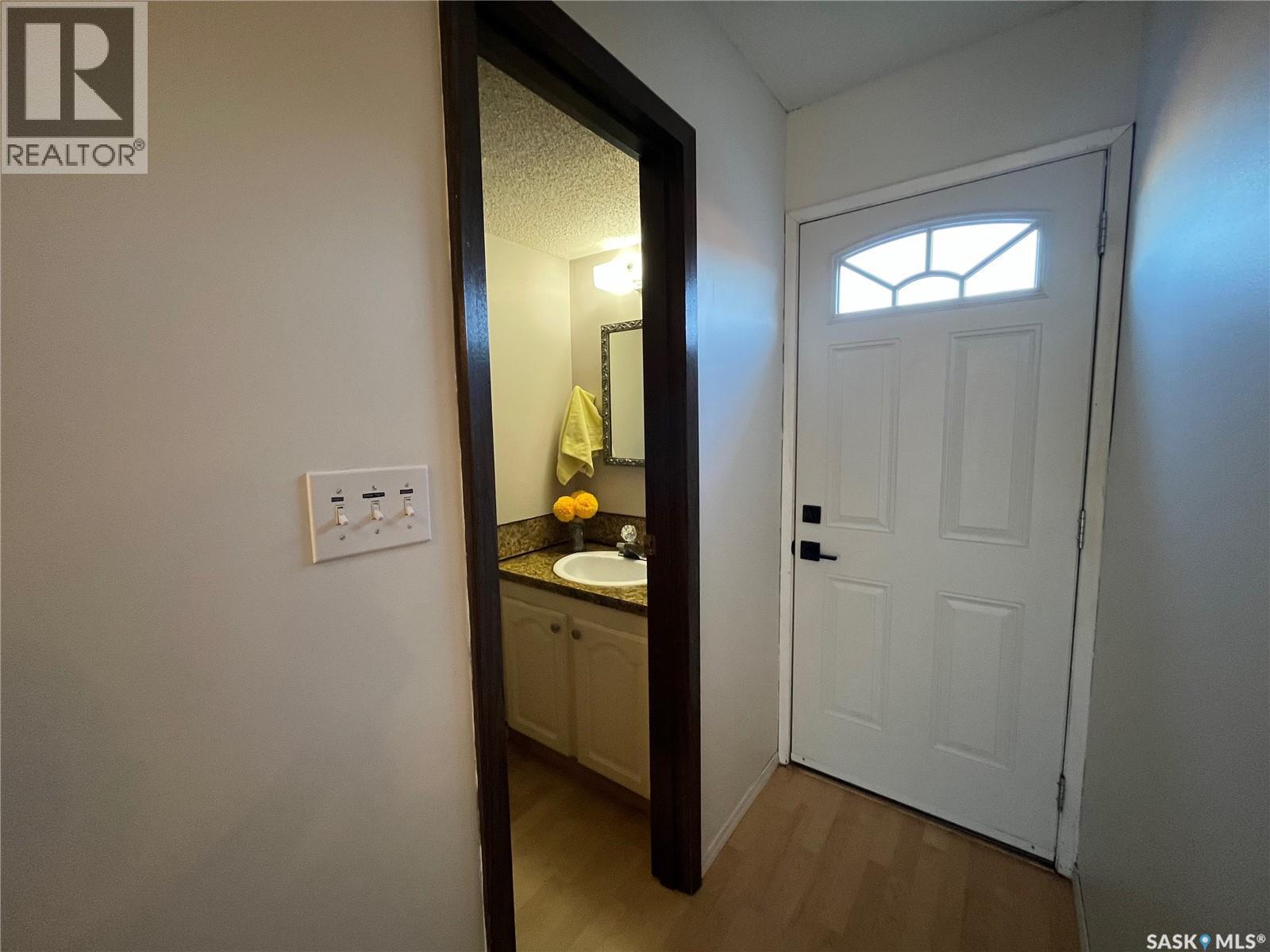 185 5Th Avenue S, Yorkton, SK - Indoor Photo Showing Other Room