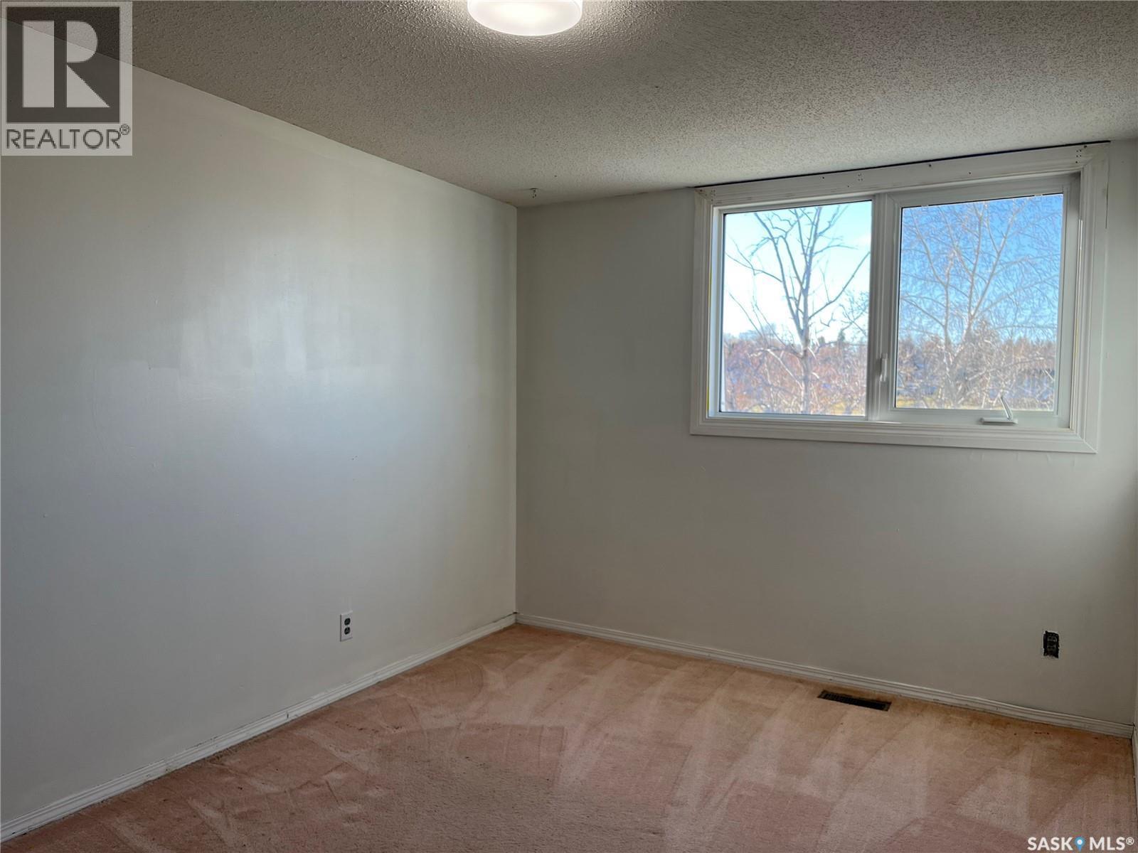 185 5Th Avenue S, Yorkton, SK - Indoor Photo Showing Other Room