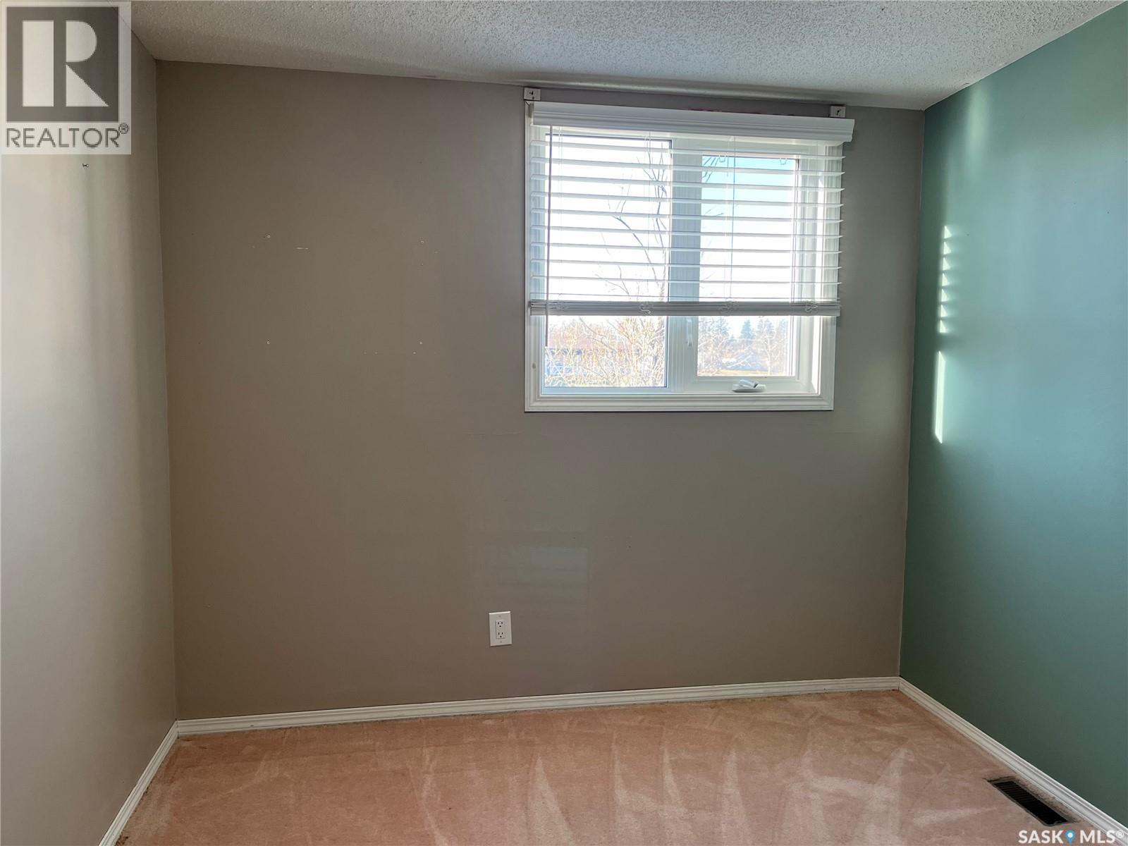 185 5Th Avenue S, Yorkton, SK - Indoor Photo Showing Other Room