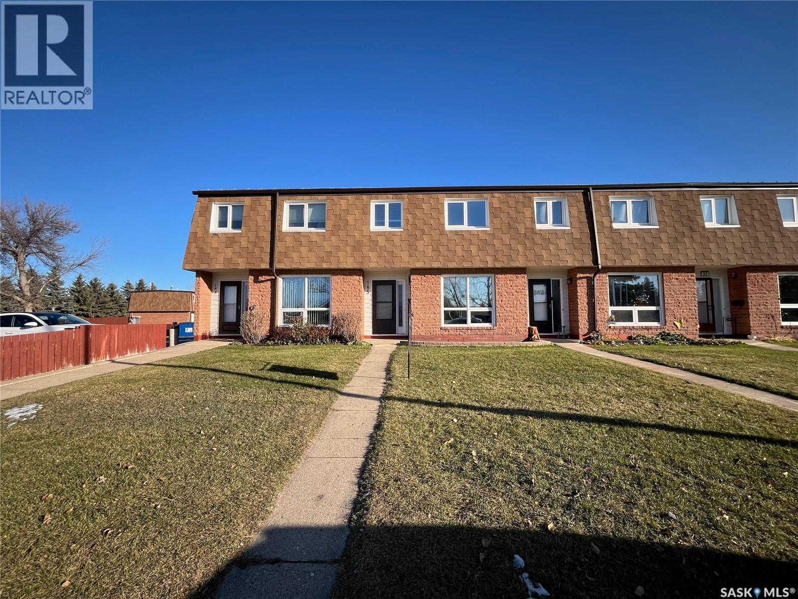 185 5Th Avenue S, Yorkton, SK - Outdoor