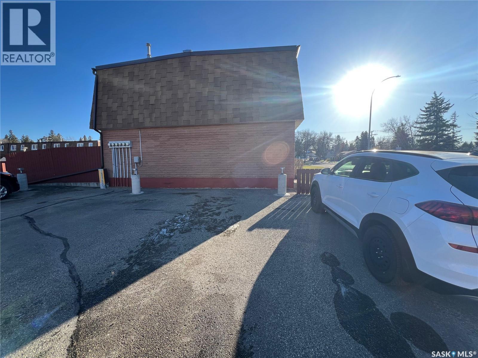 185 5Th Avenue S, Yorkton, SK - Outdoor