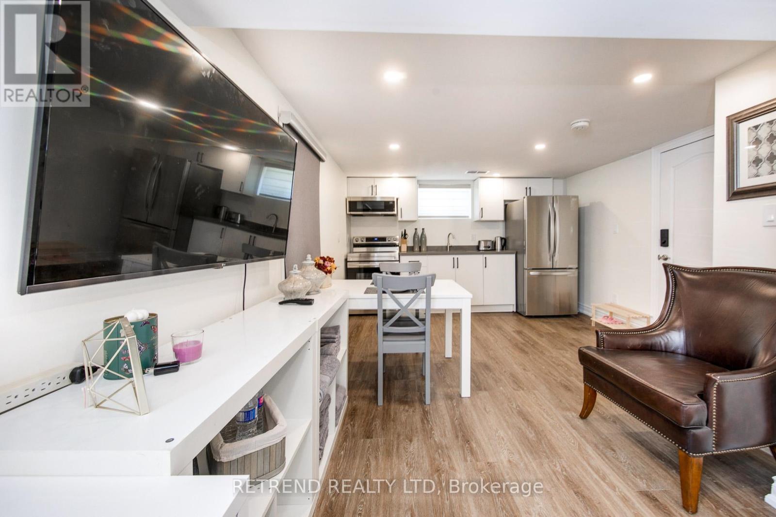 Bsmt A - 7 Goddard Street, Toronto, ON - Indoor Photo Showing Kitchen With Upgraded Kitchen