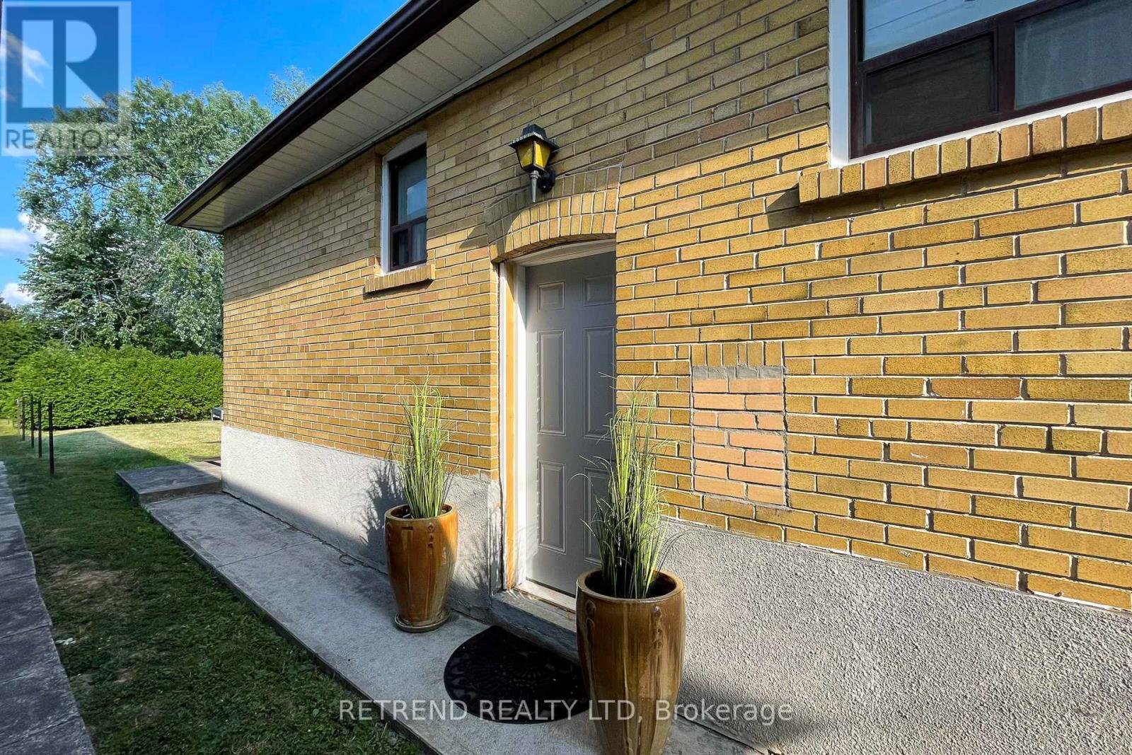 Bsmt B - 7 Goddard Street, Toronto, ON - Outdoor With Exterior