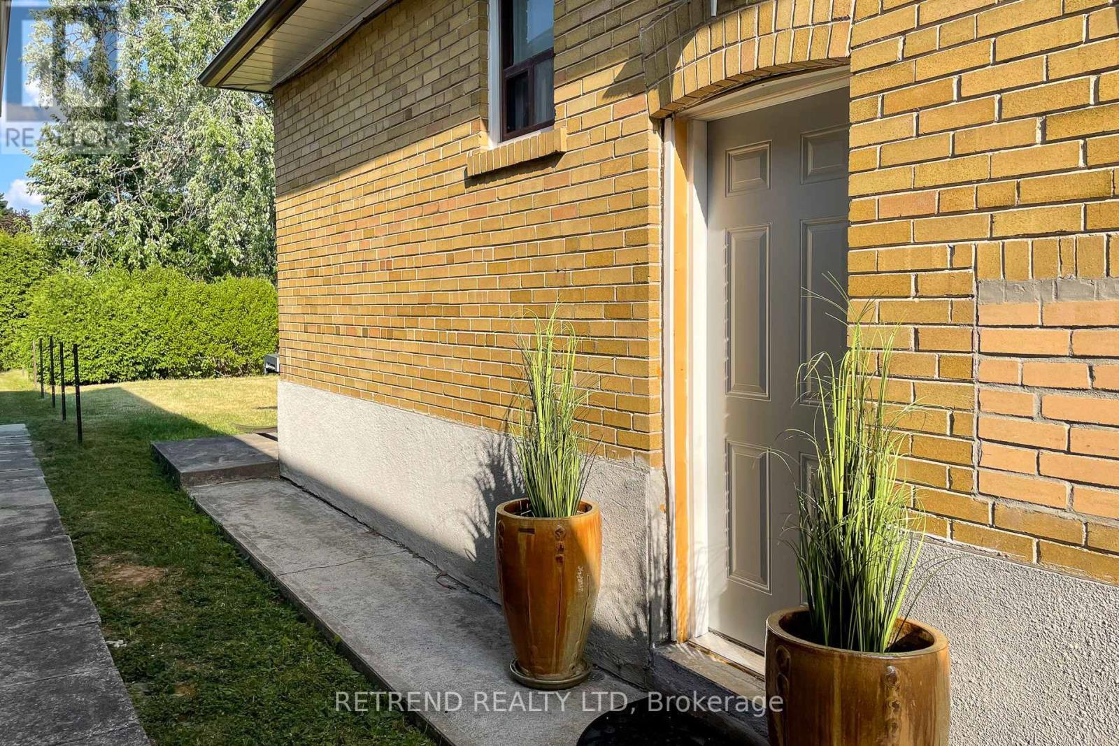 Bsmt B - 7 Goddard Street, Toronto, ON - Outdoor With Exterior