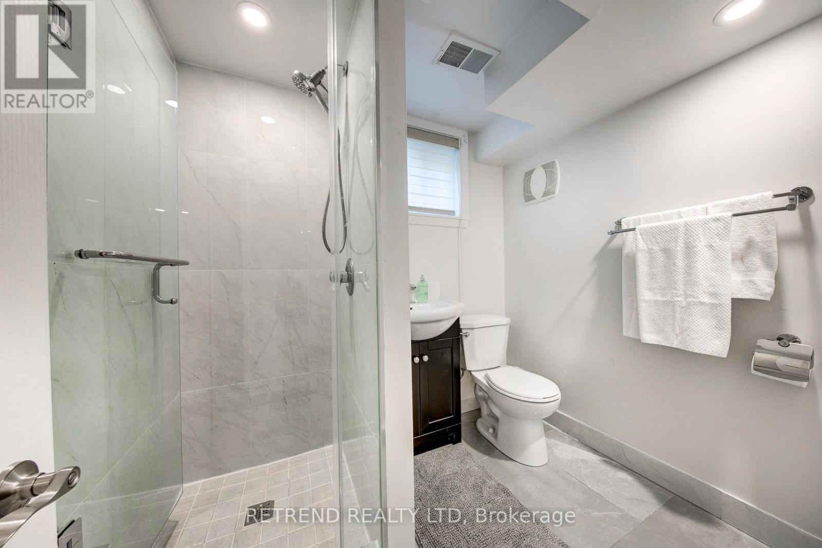 Bsmt B - 7 Goddard Street, Toronto, ON - Indoor Photo Showing Bathroom