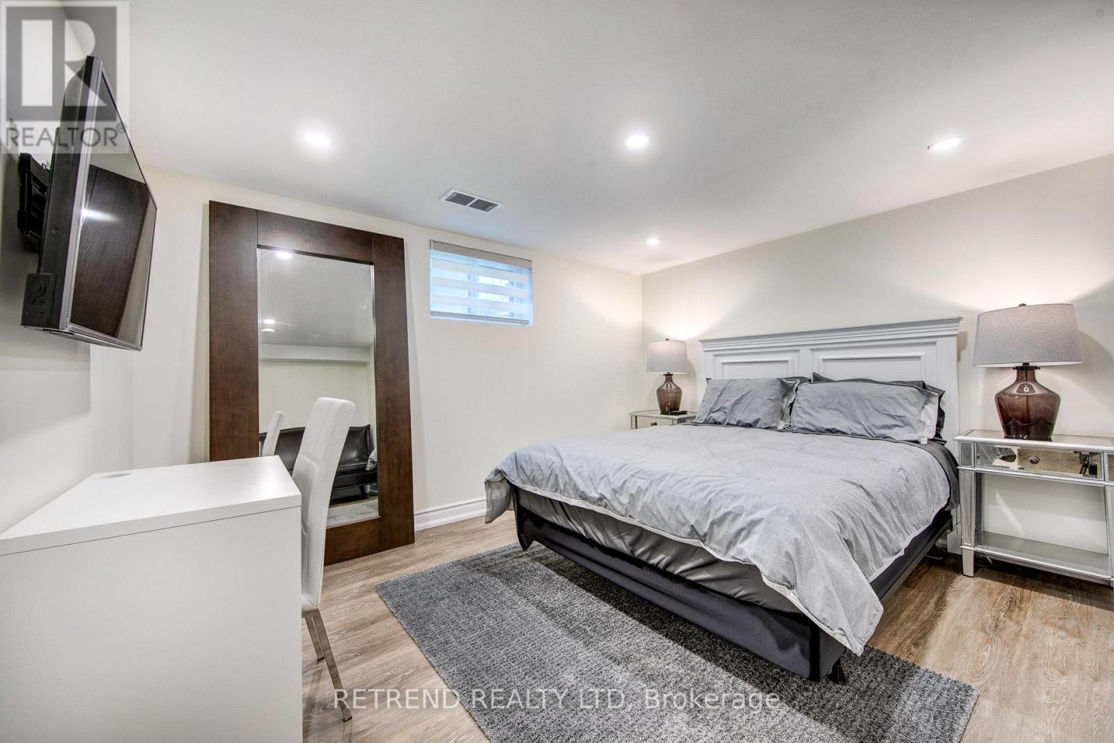 Bsmt B - 7 Goddard Street, Toronto, ON - Indoor Photo Showing Bedroom