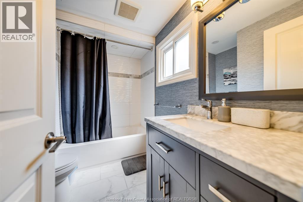 3536 Wolfe Court, Windsor, ON - Indoor Photo Showing Bathroom