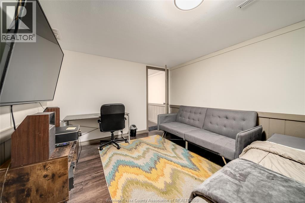 3536 Wolfe Court, Windsor, ON - Indoor Photo Showing Living Room