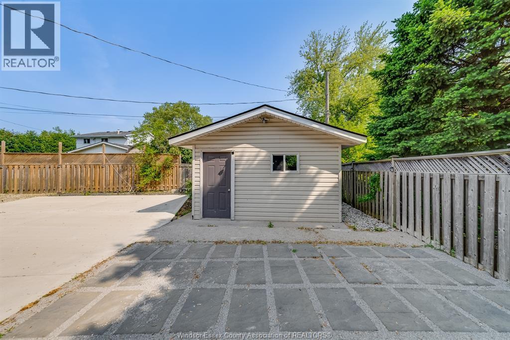 3536 Wolfe Court, Windsor, ON - Outdoor