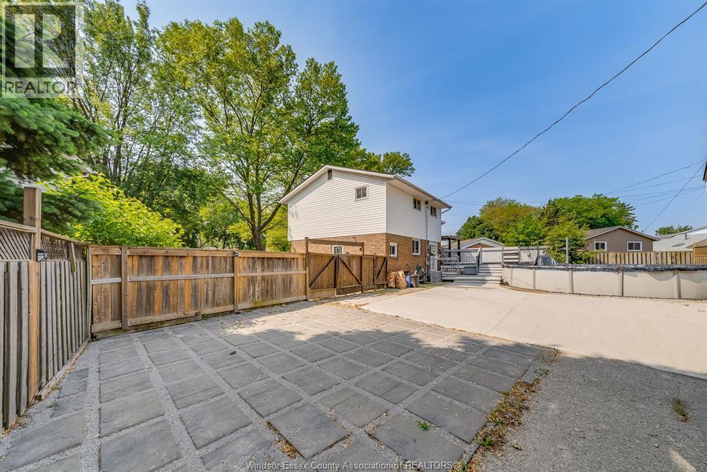 3536 Wolfe Court, Windsor, ON - Outdoor
