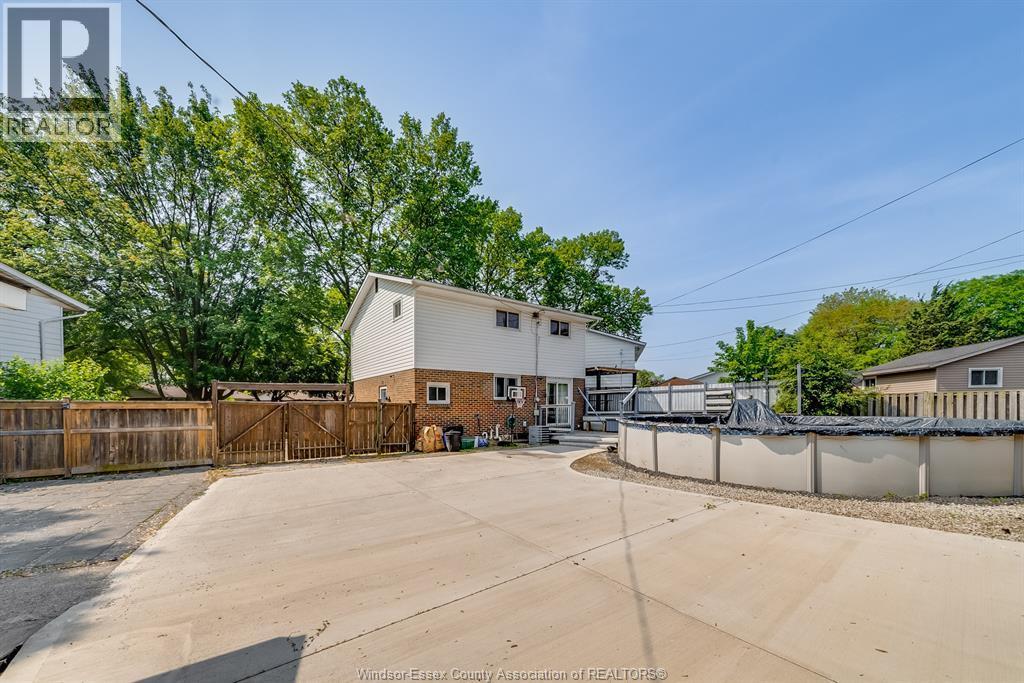 3536 Wolfe Court, Windsor, ON - Outdoor
