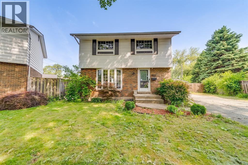 3536 Wolfe Court, Windsor, ON - Outdoor