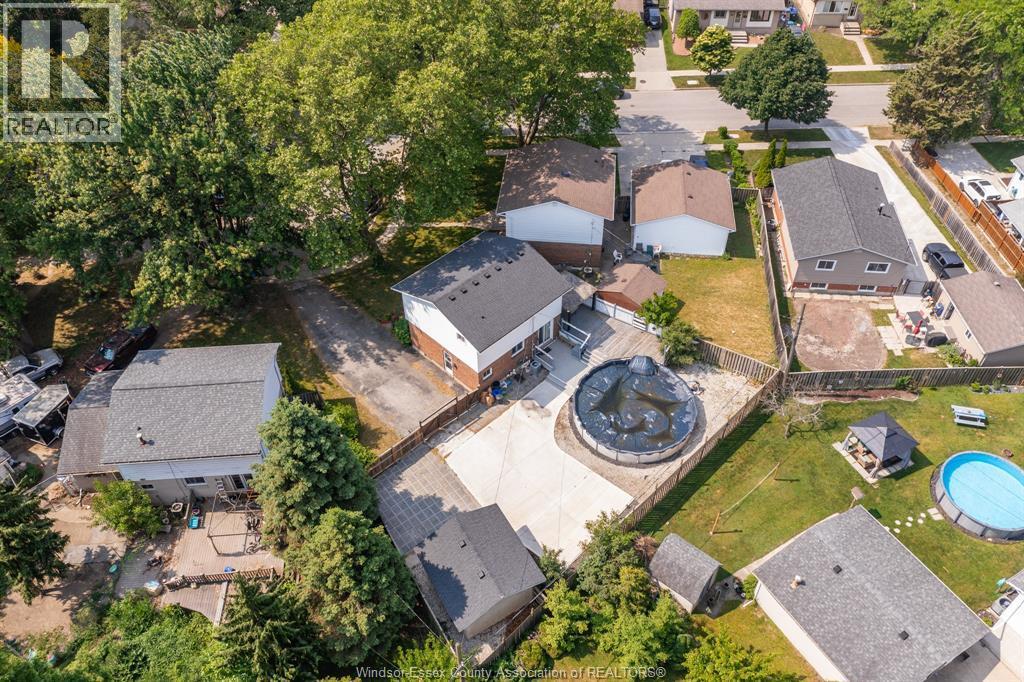 3536 Wolfe Court, Windsor, ON - Outdoor With View