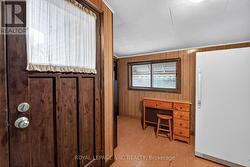 Side entrance off driveway to mud room -