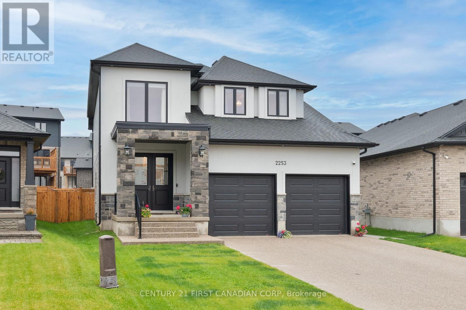 2253 Linkway Boulevard, London South (South A), ON - Outdoor With Facade