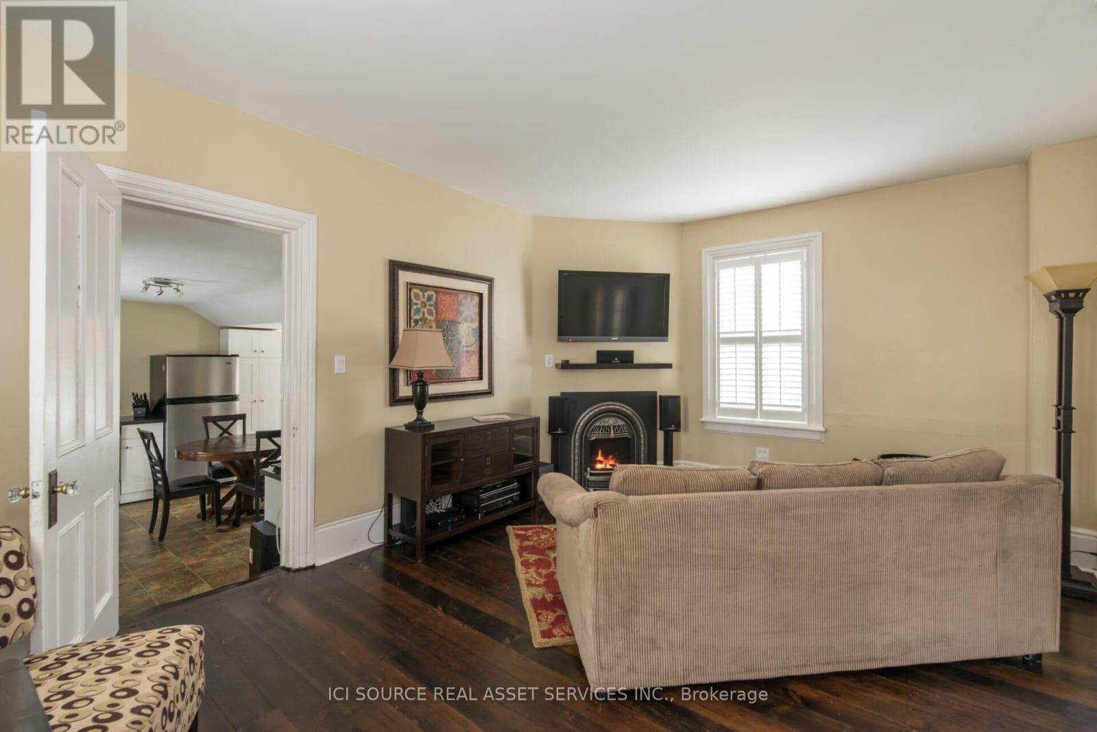 455 Nelson Avenue, Burlington, ON - Indoor Photo Showing Living Room With Fireplace
