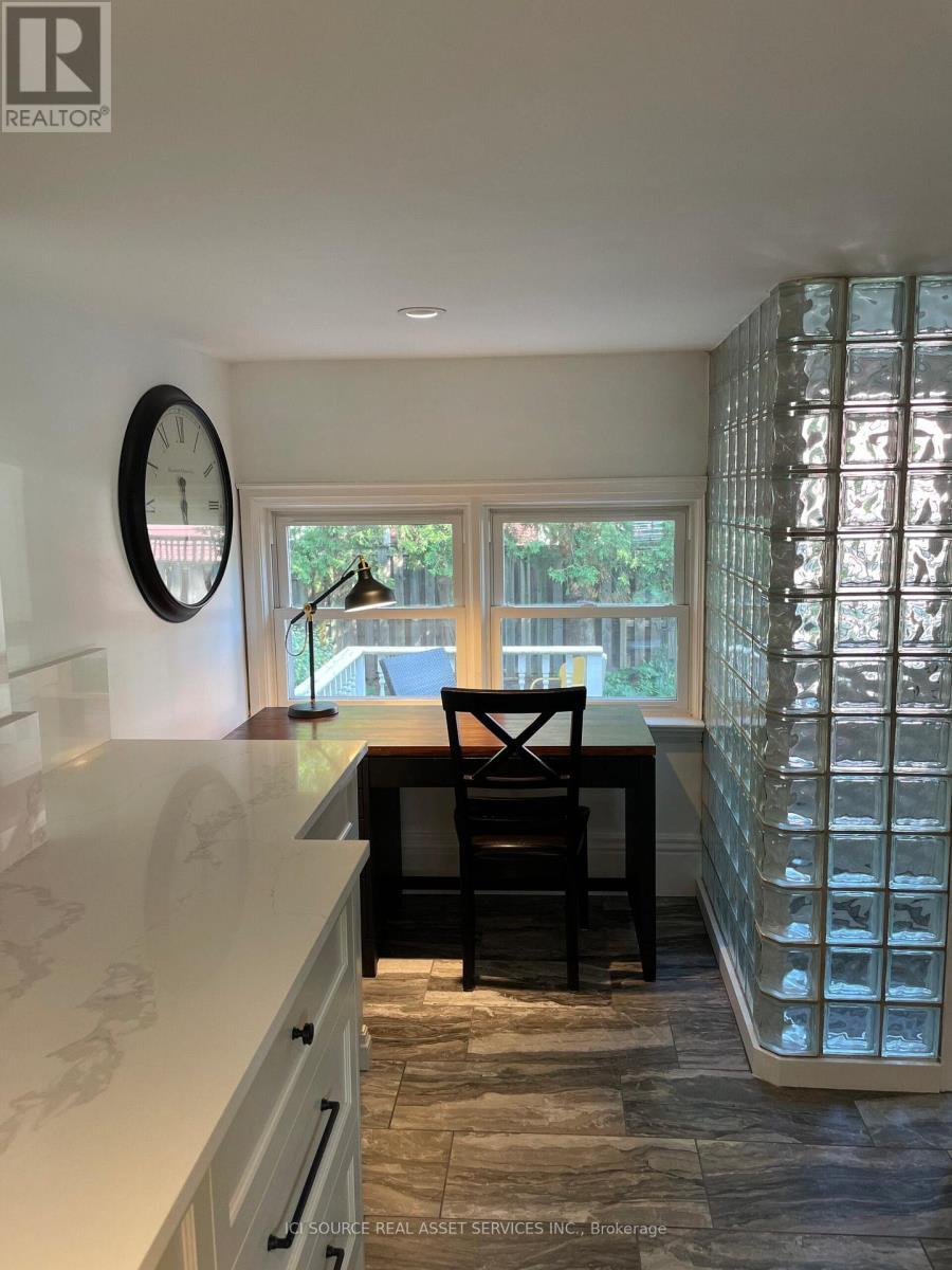 455 Nelson Avenue, Burlington, ON - Indoor Photo Showing Other Room