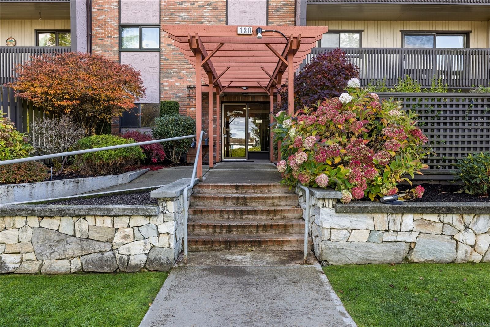 202-130 Sunningdale Rd East, Qualicum Beach, BC - Outdoor With Balcony