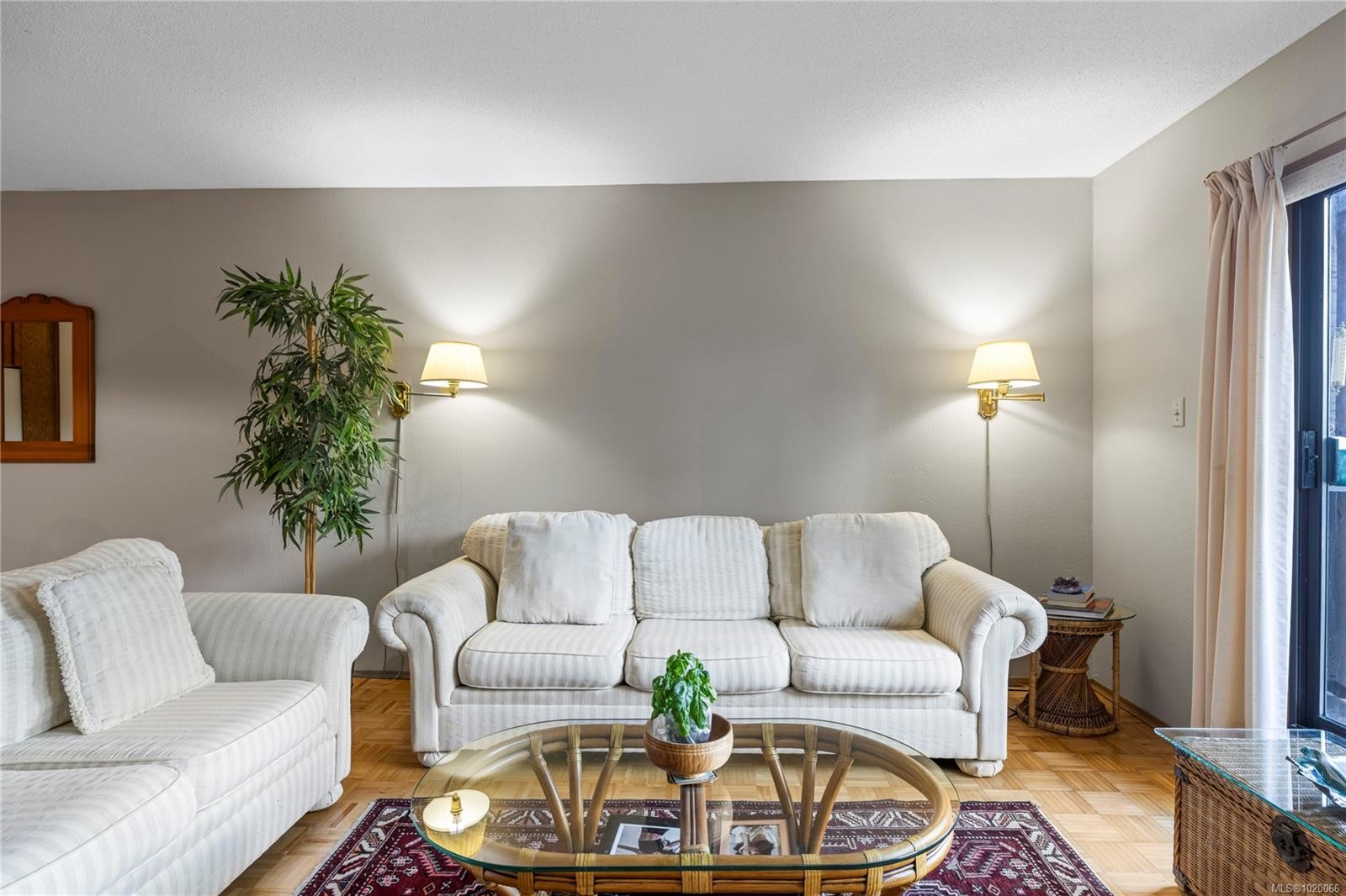 202-130 Sunningdale Rd East, Qualicum Beach, BC - Indoor Photo Showing Living Room