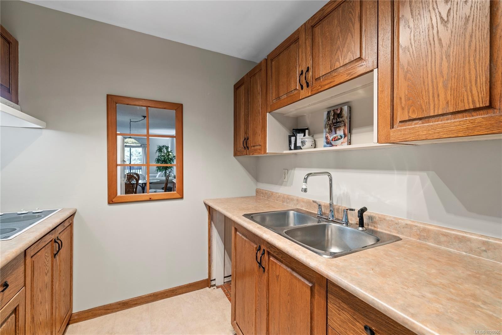 202-130 Sunningdale Rd East, Qualicum Beach, BC - Indoor Photo Showing Kitchen With Double Sink