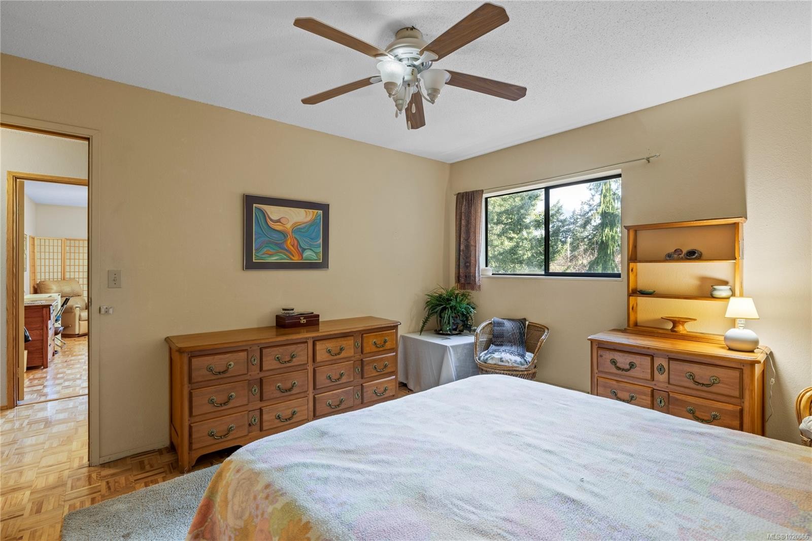 202-130 Sunningdale Rd East, Qualicum Beach, BC - Indoor Photo Showing Bedroom