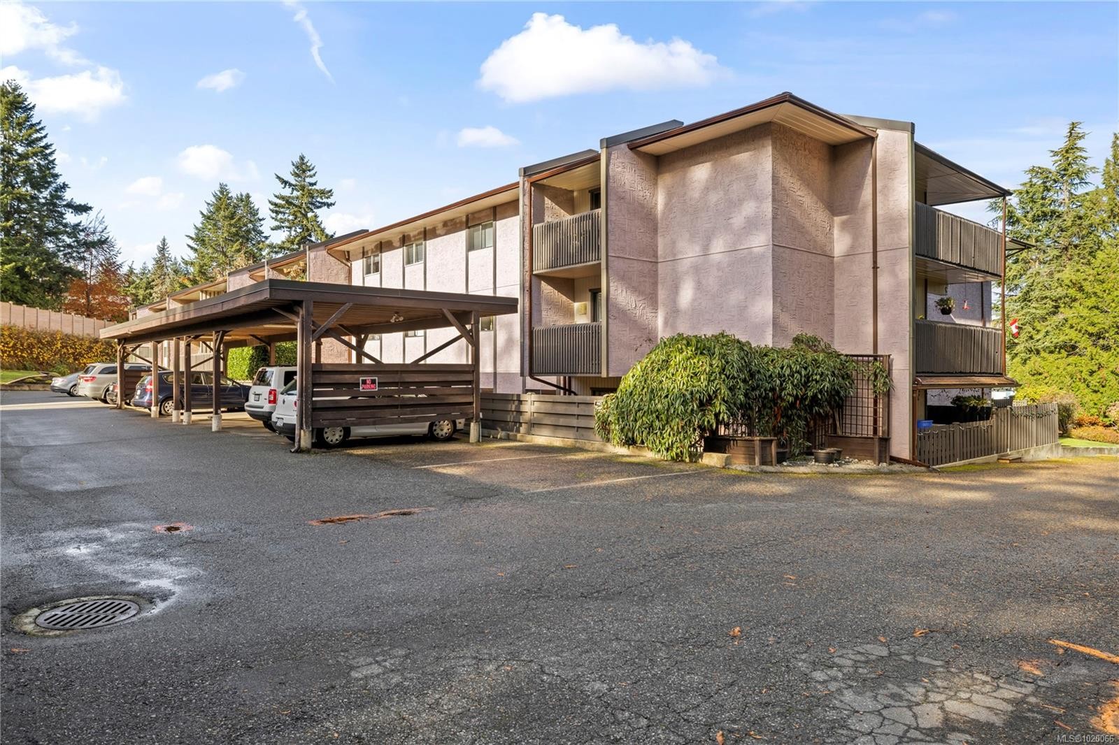 202-130 Sunningdale Rd East, Qualicum Beach, BC - Outdoor With Balcony