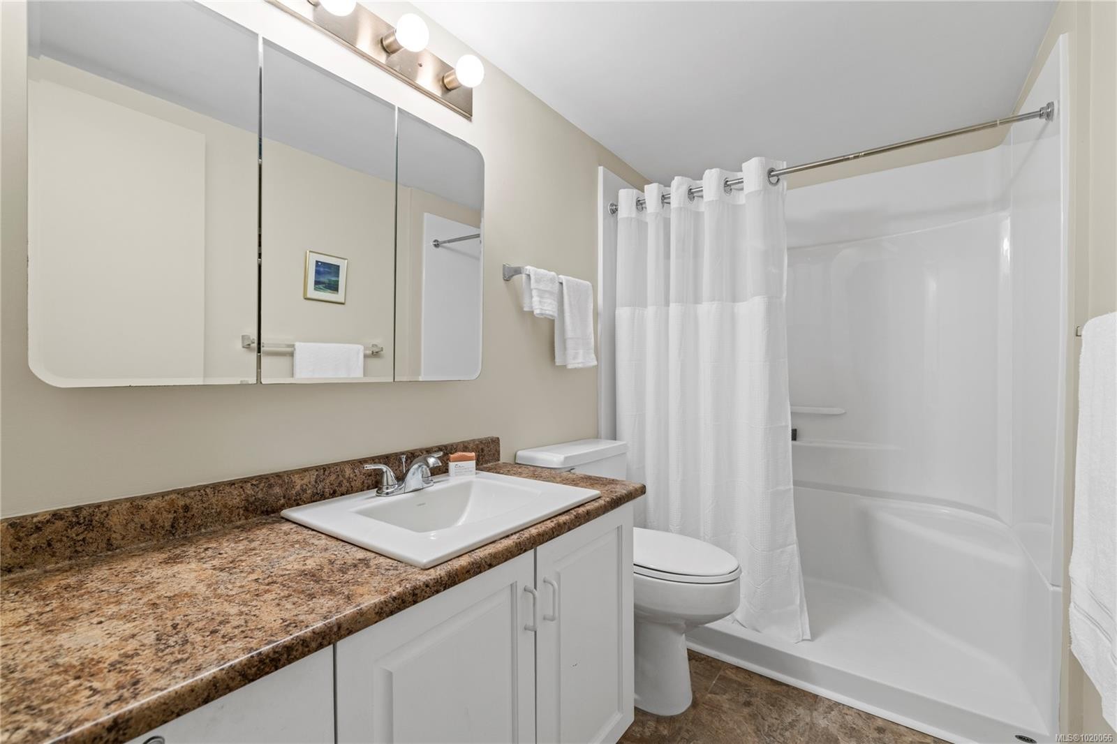 202-130 Sunningdale Rd East, Qualicum Beach, BC - Indoor Photo Showing Bathroom