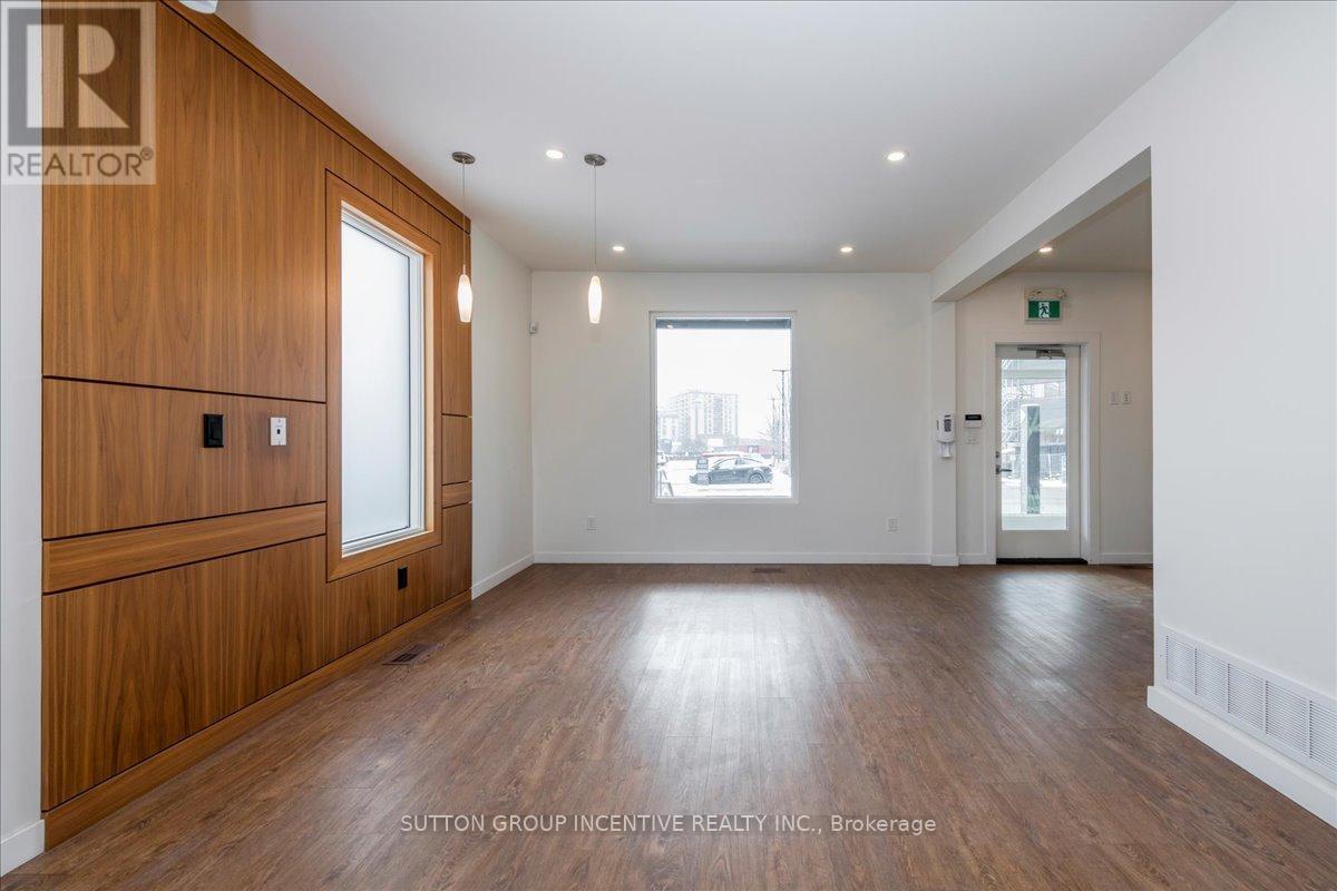 Main Floor 4 - 18 Worsley Street, Barrie, ON