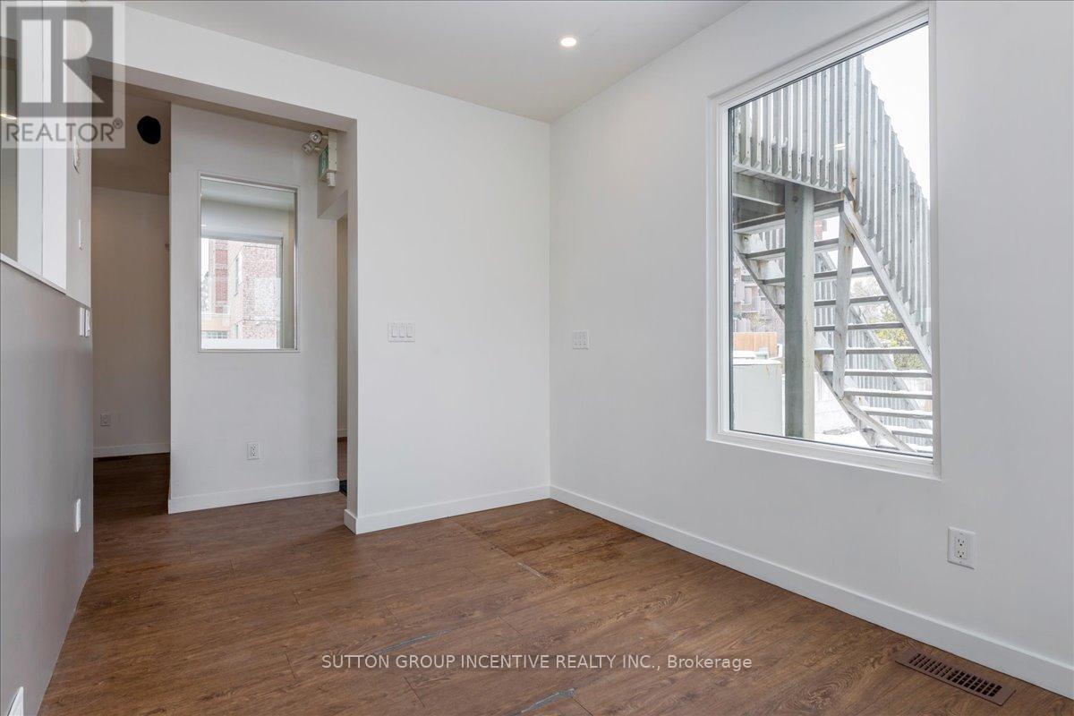 Main Floor 7 - 18 Worsley Street, Barrie, ON