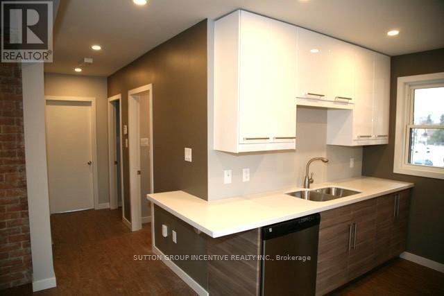 Apartment kitchen - 18 Worsley Street, Barrie, ON