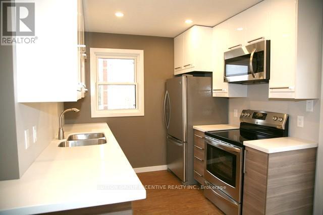 Apartment kitchen - 18 Worsley Street, Barrie, ON