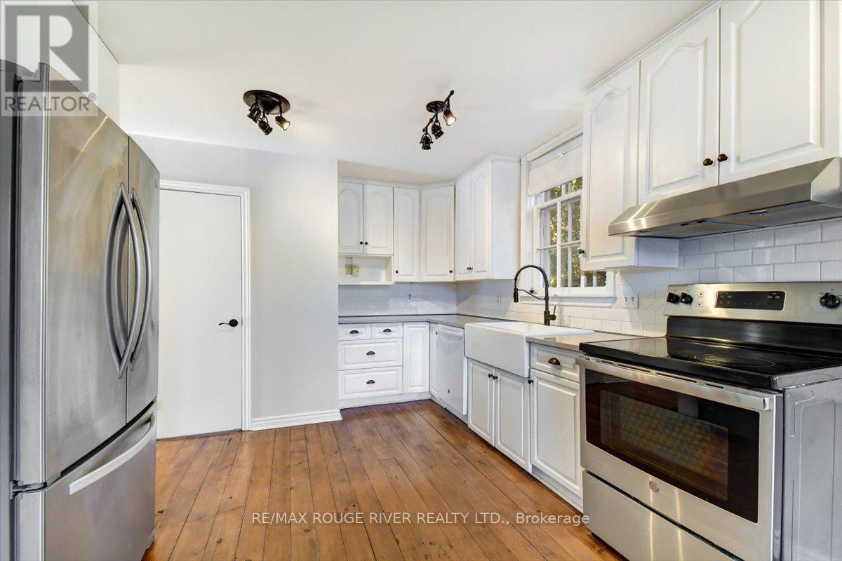 1140 Heritage Line, Otonabee-South Monaghan, ON - Indoor Photo Showing Kitchen