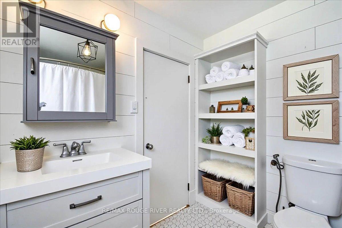 1140 Heritage Line, Otonabee-South Monaghan, ON - Indoor Photo Showing Bathroom