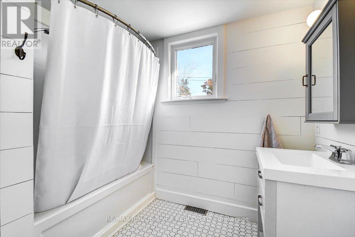 1140 Heritage Line, Otonabee-South Monaghan, ON - Indoor Photo Showing Bathroom