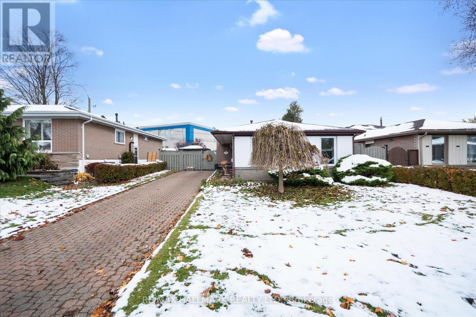 727 Kingfisher Drive, Pickering, ON - Outdoor
