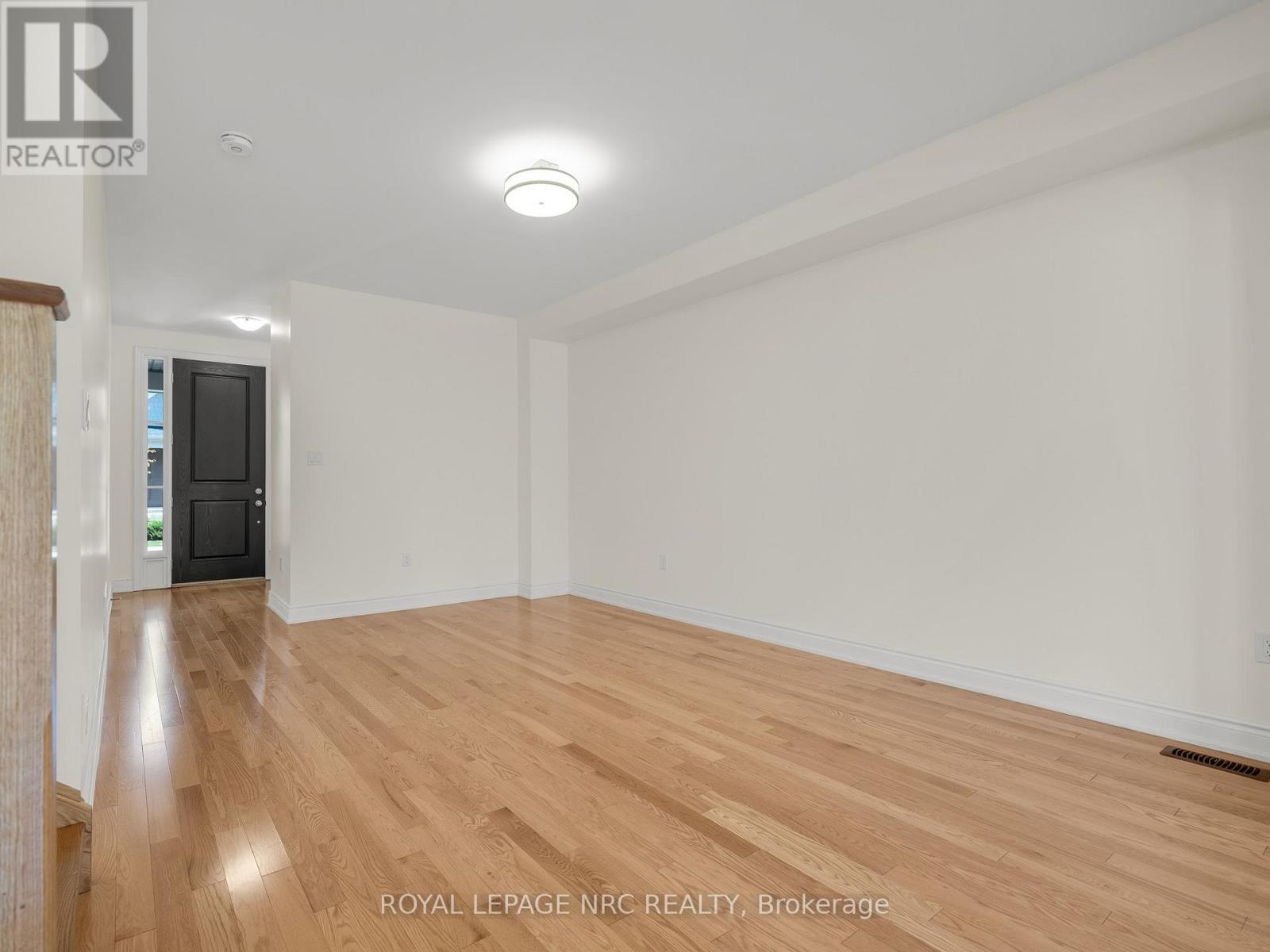 34 Windsor Circle, Niagara-On-The-Lake (Town), ON - Indoor Photo Showing Other Room