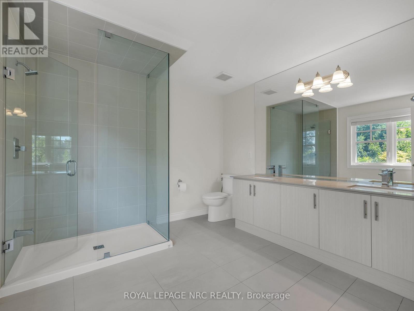 34 Windsor Circle, Niagara-On-The-Lake (Town), ON - Indoor Photo Showing Bathroom